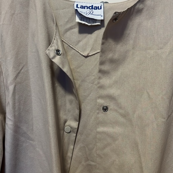 Tan scrub jacket! - Picture 5 of 8